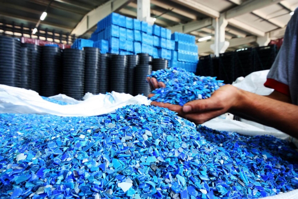 plastic-2.jpg